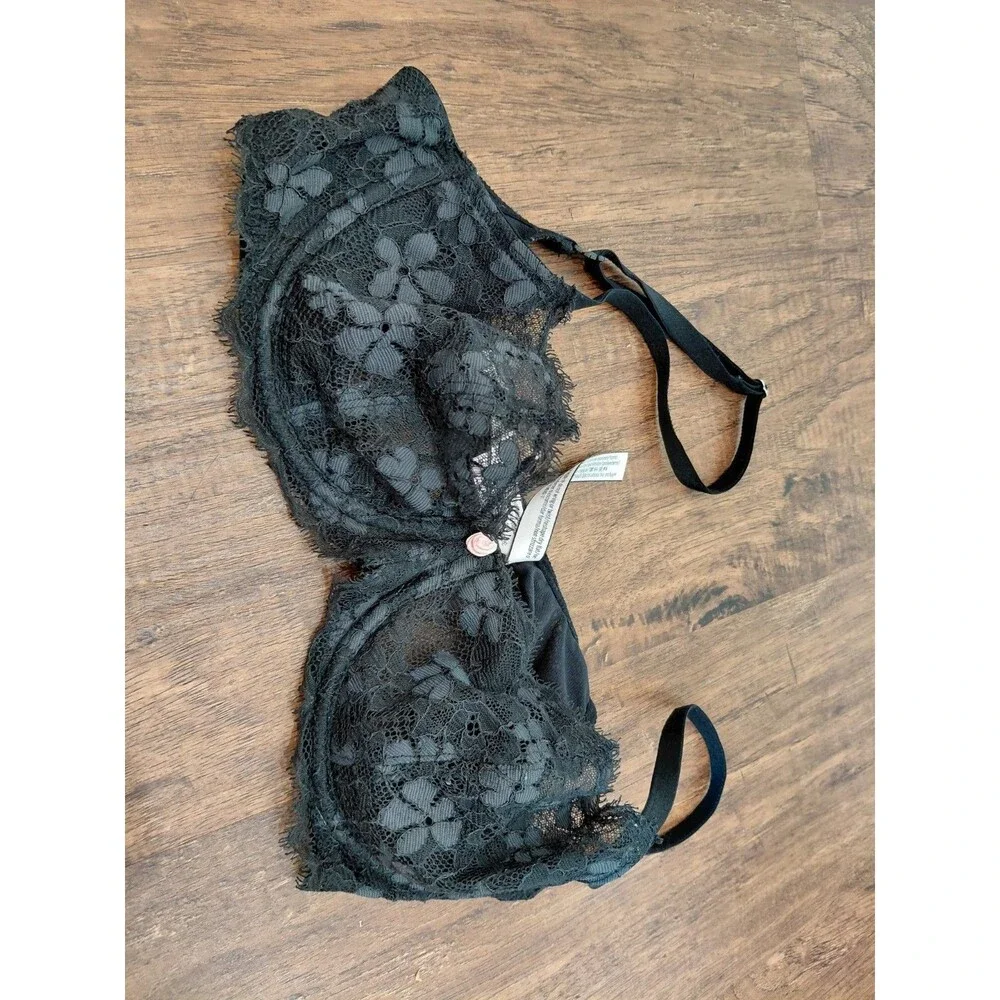 Victoria’s Secret Dream Angels Black  lace With Little Pink Rose Bra 32D